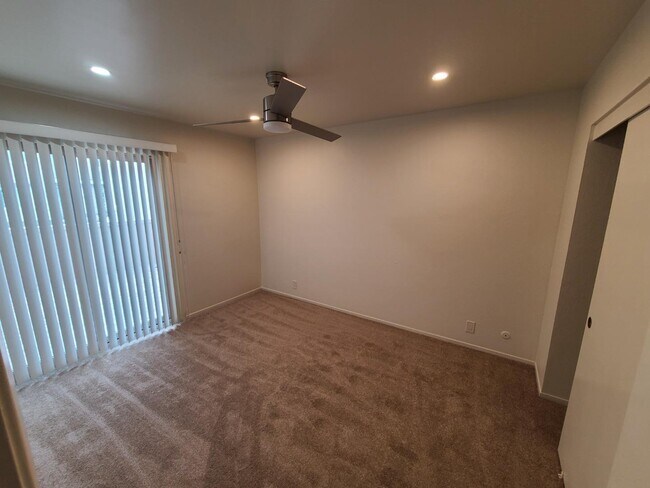 Building Photo - 14 Tollridge Ct