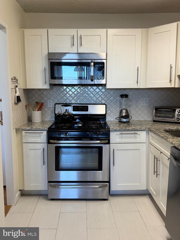 Foto del edificio - 5225 Pooks Hill Rd