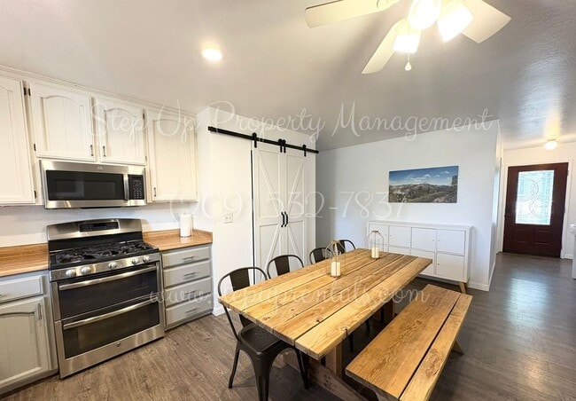 Foto del edificio - Cozy 3-Bedroom 2-Bath Retreat Nestled in the Trees!