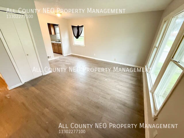 Foto del edificio - 898 Wayside Rd