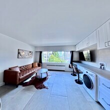 Building Photo - 1540 Haro St