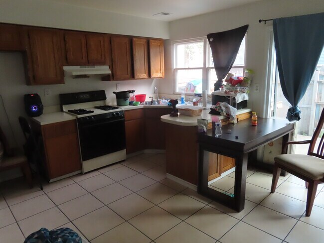 Foto del edificio - 200 Woodlake Manor Dr