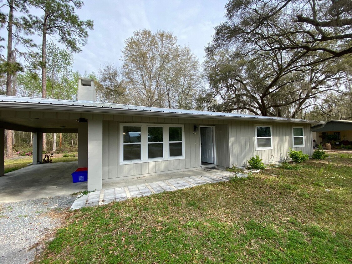 3 Bed 2 Bath Home House Rental in Gainesville, FL