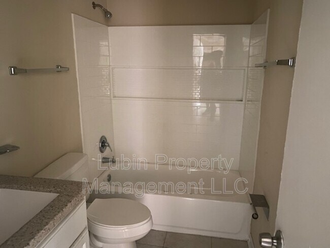 Building Photo - 4649 Royal Ridge Dr