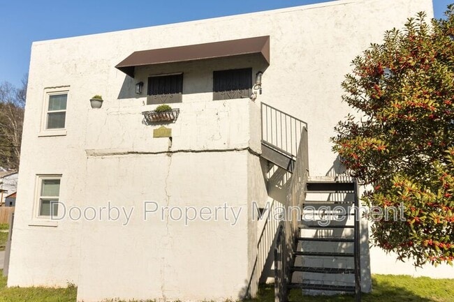 Building Photo - 15 Sawyer St