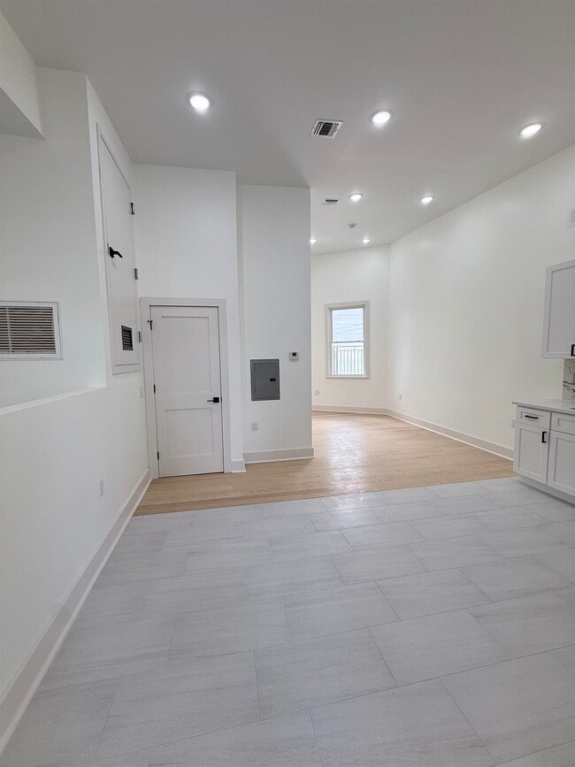 Building Photo - 741 Grand St