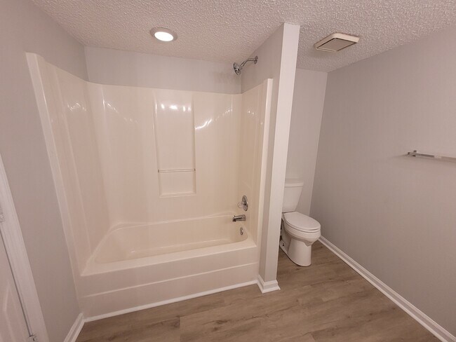 Foto del edificio - 508 Farmingdale Rd SE
