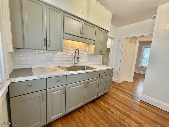 Building Photo - 1319 Lakewood Ave