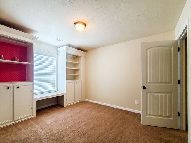 Foto del edificio - Conveniently Located Townhome off Exit 5!