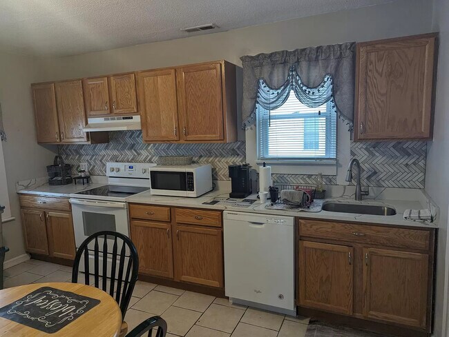 Building Photo - 81 Hodge Ave