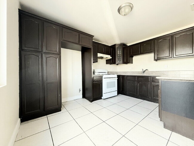 Foto del edificio - 846 W 55th St