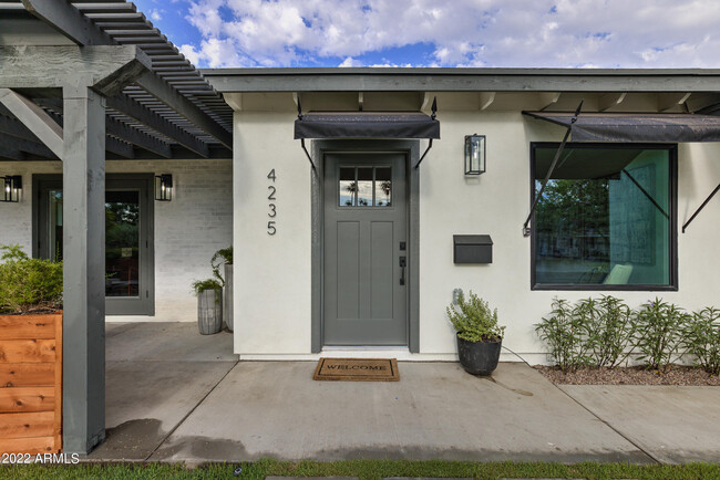 Building Photo - 4235 N 35th Way