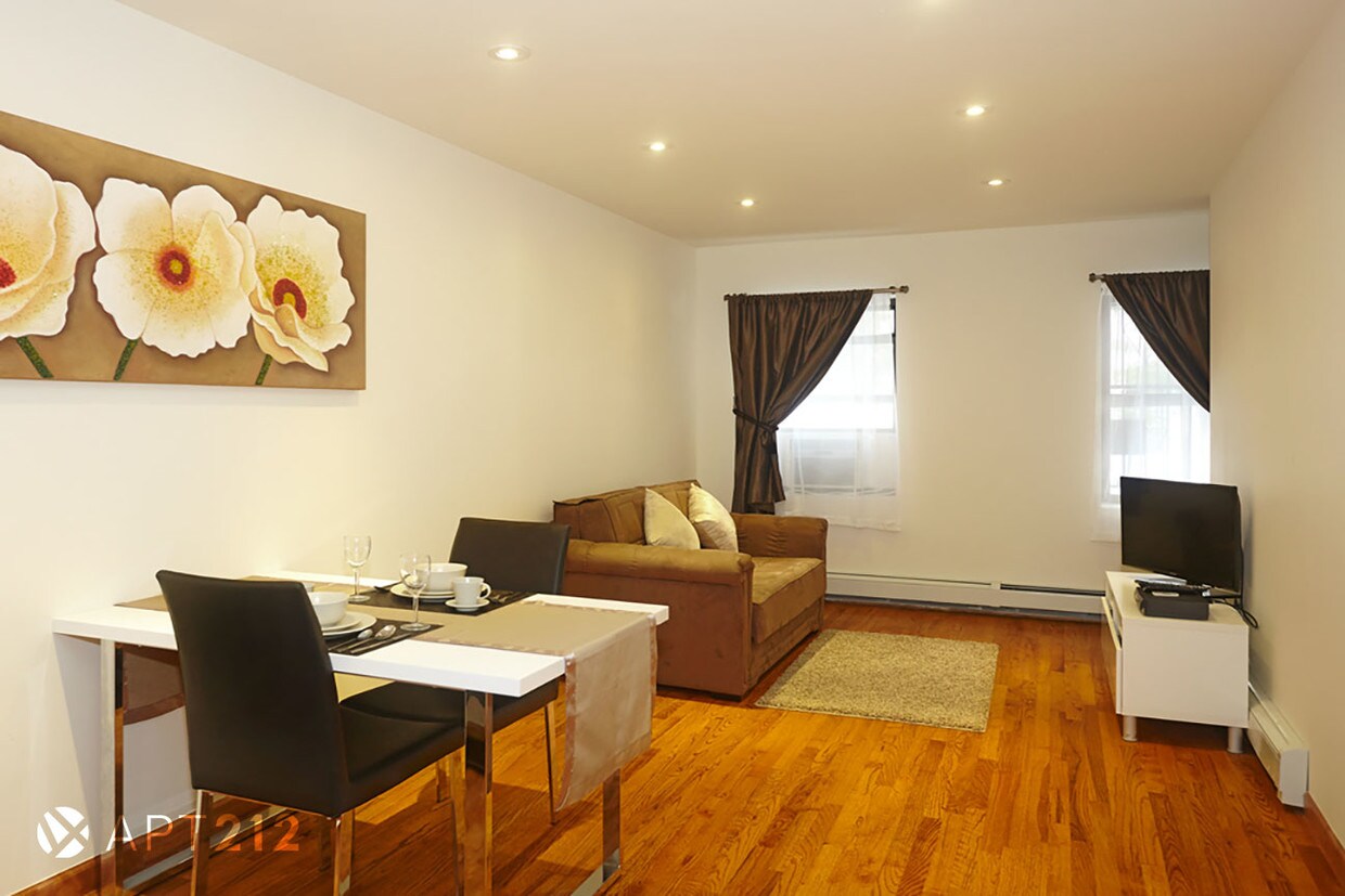 Foto principal - 308 W 18th St