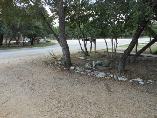 Building Photo - 154 Shady Bluff Dr