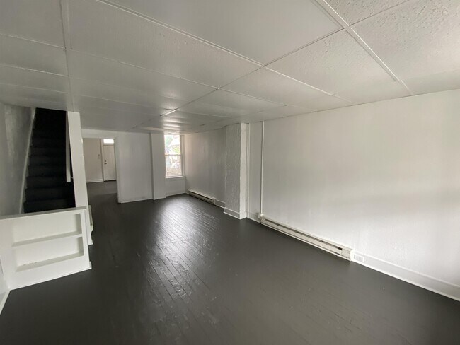 Building Photo - 617 S Pershing Ave