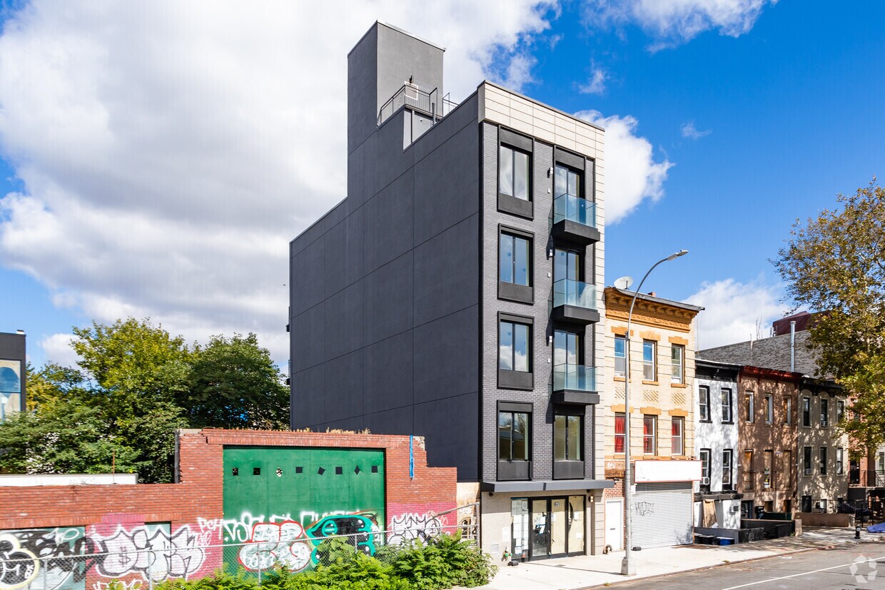 Foto principal - 641 Dekalb Ave