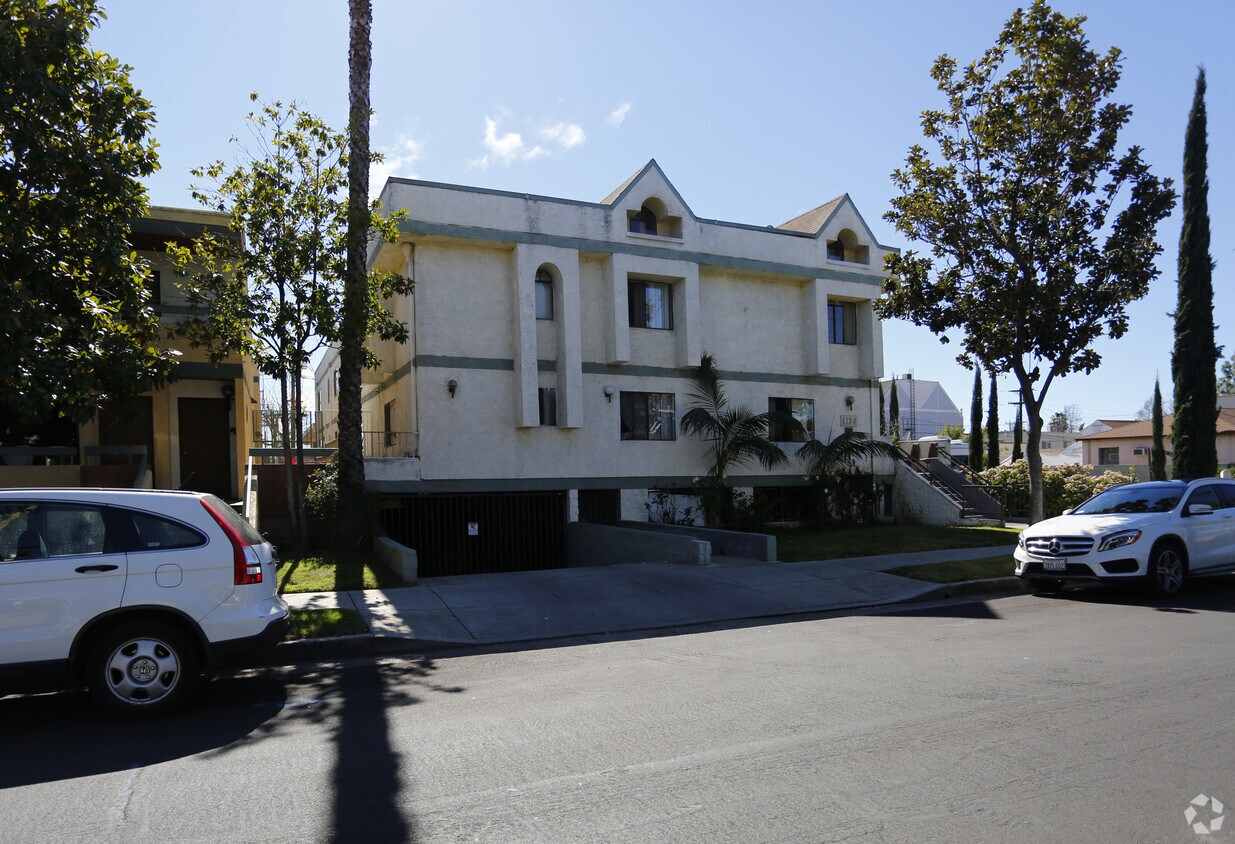 Foto del edificio - 1134 Stanley Ave