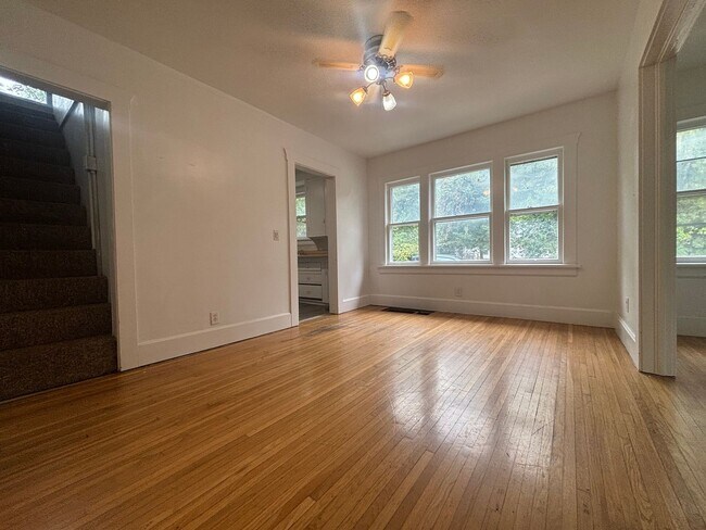 Building Photo - Available Now 3 bedroom home on the East s...