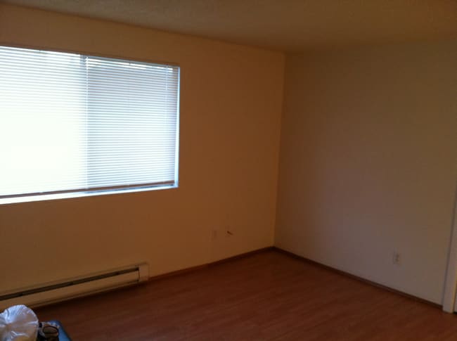 Building Photo - 736 22nd St NE