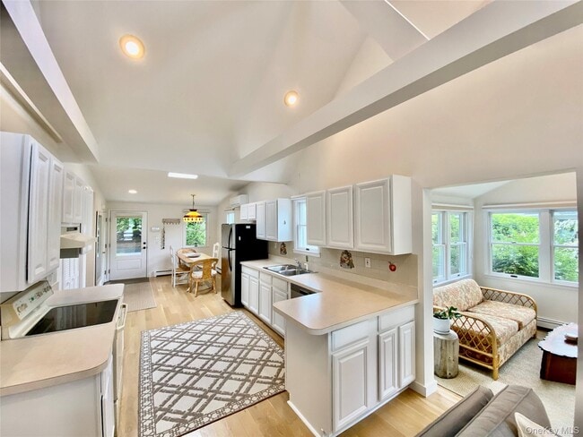 Foto del edificio - 1875 Bayview Ave