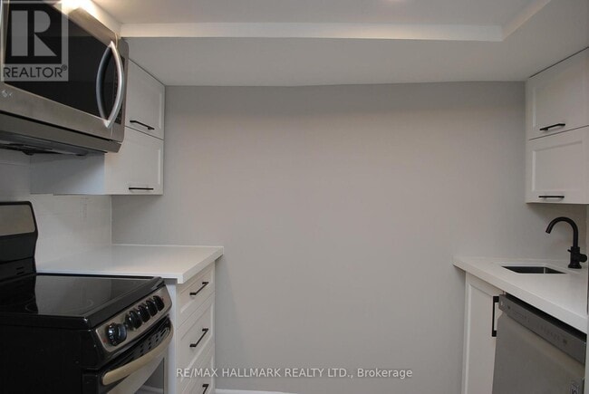 Building Photo - 356 Sackville St
