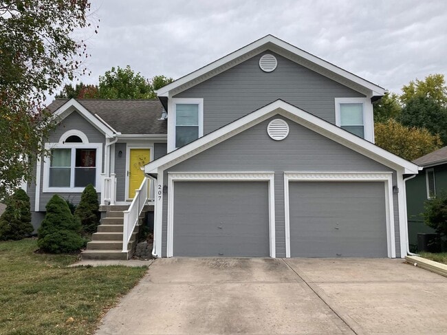 Front of house - 207 NE 103rd St
