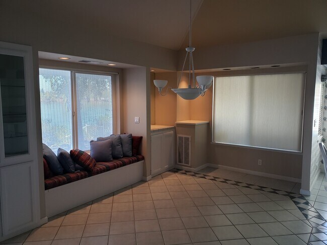 Foto del edificio - Lakefront Living in this 3/2 Beautiful Home! (55+ Community)