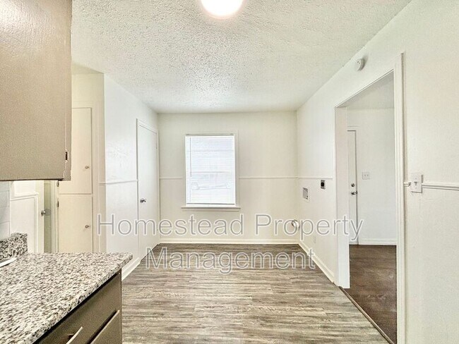 Building Photo - 5 SW 55th St