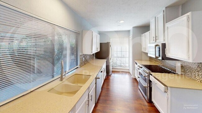 Building Photo - 6314 Glenmoor Dr