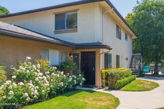 Building Photo - 2044 N Avenida Vista Del Monte