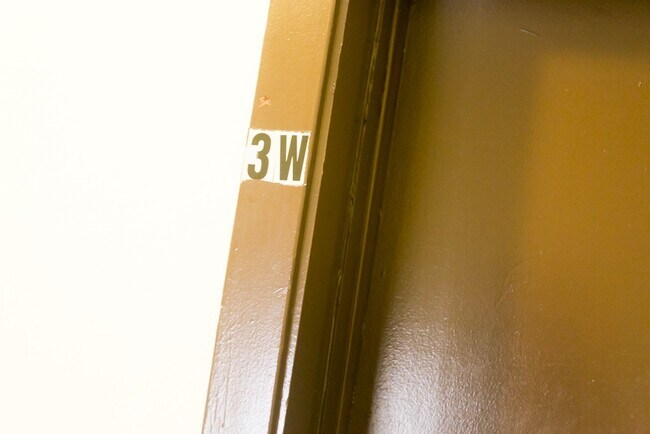 Foto del edificio - 3727 N Pine Grove Ave