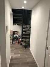 Building Photo - 211 Thompson St