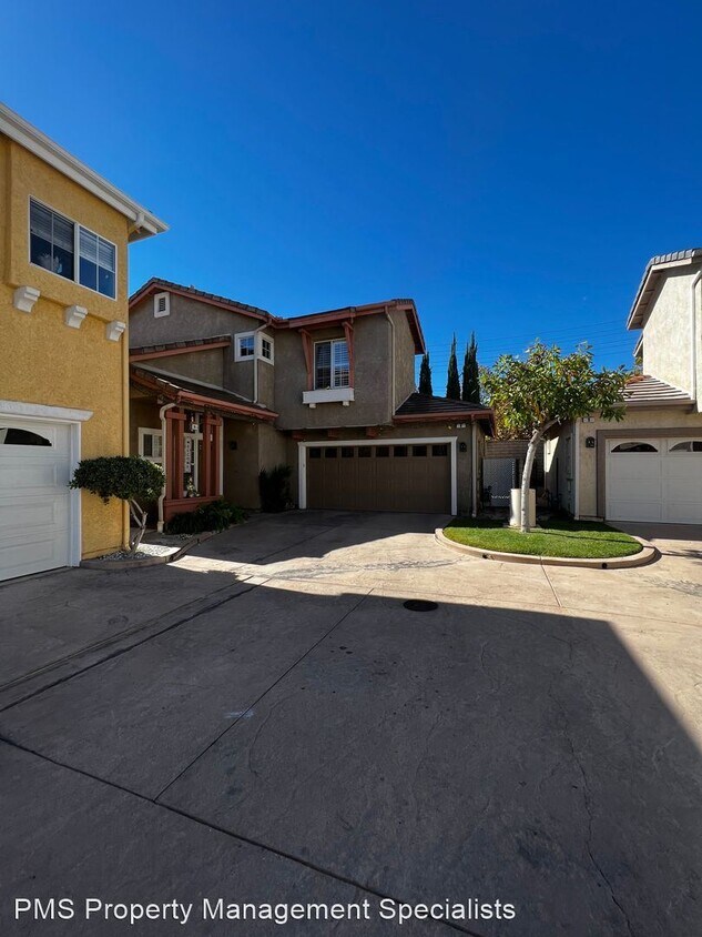 Primary Photo - 3 br, 2.5 bath House - 8 Skyflower Lane
