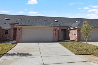 Building Photo - 7620 Woodford Ave