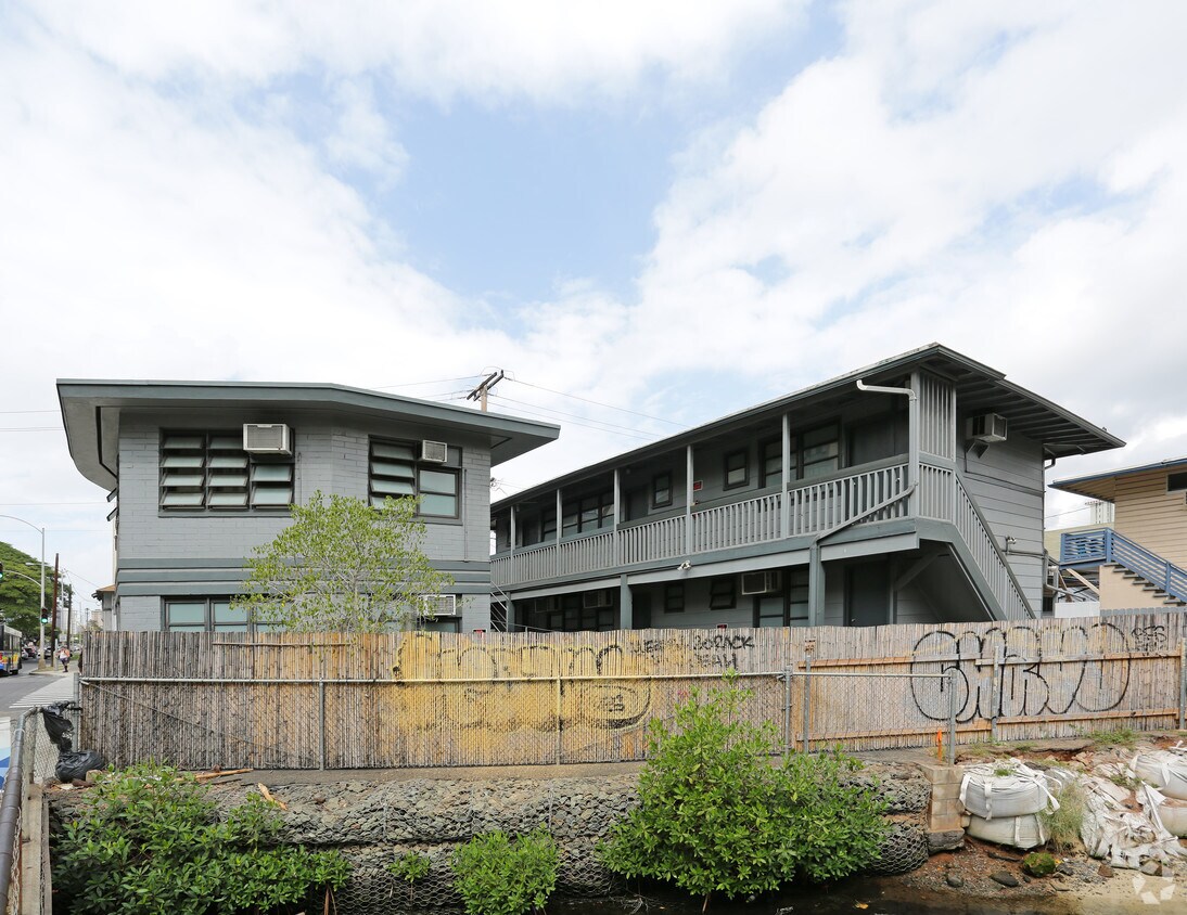 Building Photo - 2374 Kapiolani Blvd