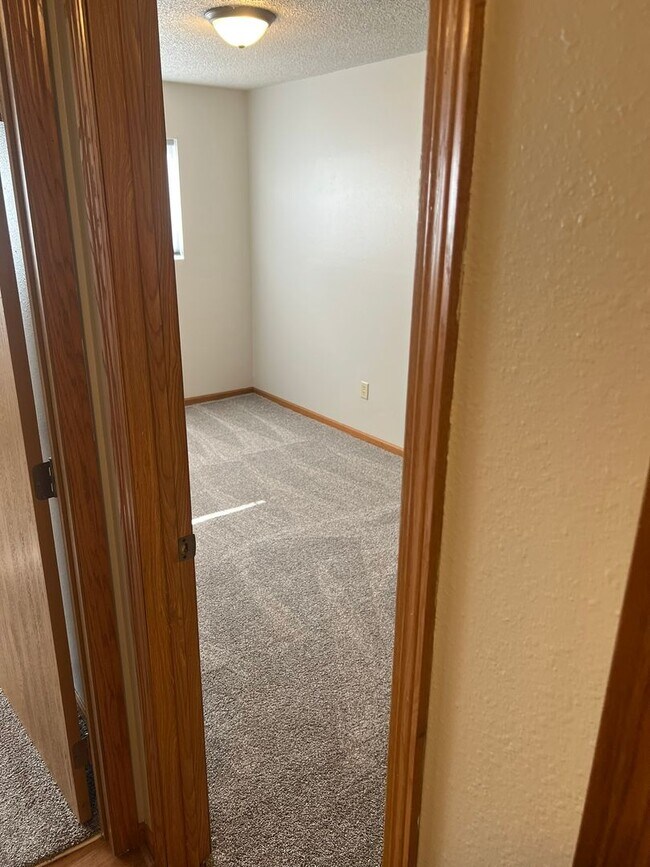 Foto del edificio - Large 3 bedroom apartment close to Sawyer Elementary, great for families