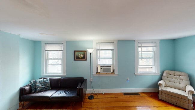 Building Photo - 150 Spring St