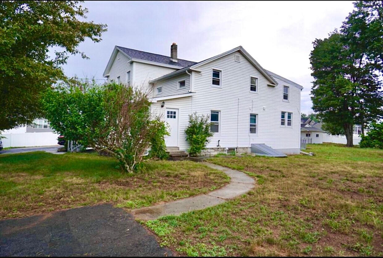 Primary Photo - 530 Russell Rd