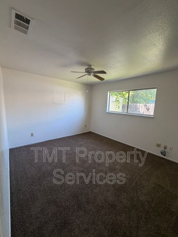 Foto del edificio - 6472 Linn Way