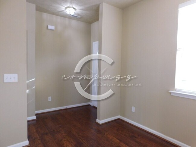 Foto del edificio - 300 Hiawassee Dr