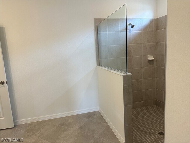 Building Photo - 14922 Portico Blvd