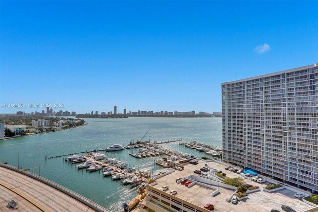 Foto del edificio - 1881 79th Street Causeway