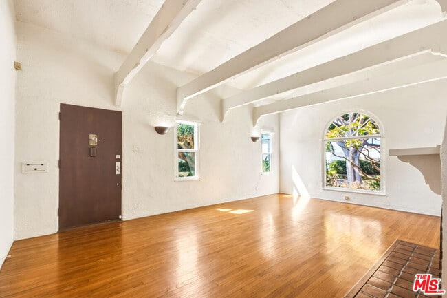 Building Photo - 2613 Cloverfield Blvd