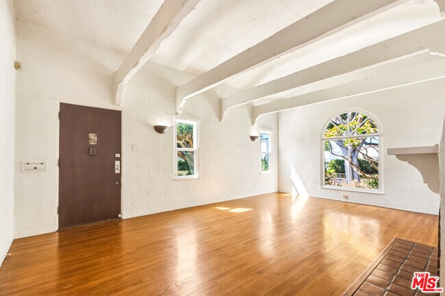 Foto del edificio - 2613 Cloverfield Blvd