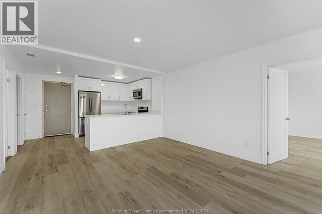 Building Photo - 1611 Banwell Rd