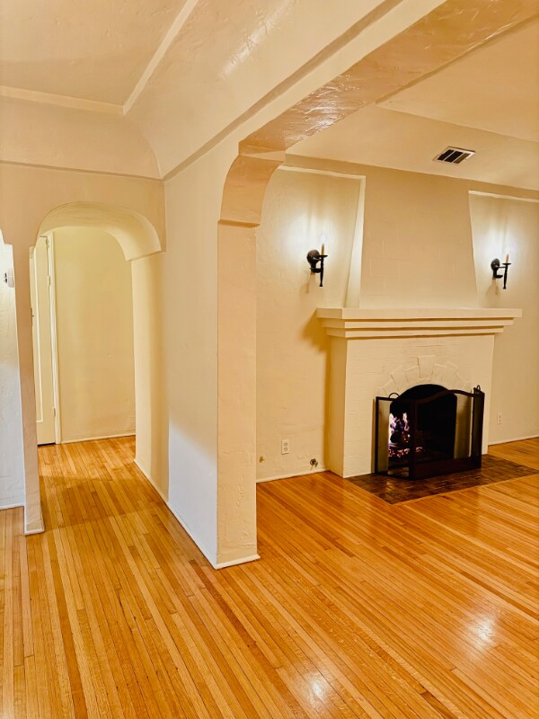 Building Photo - 2620 Graham Ave