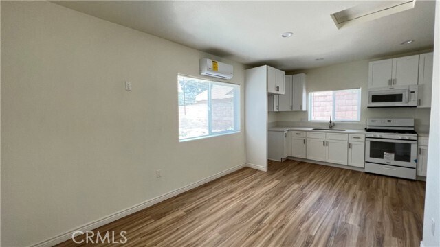 Foto del edificio - 1450 W Etiwanda Ave