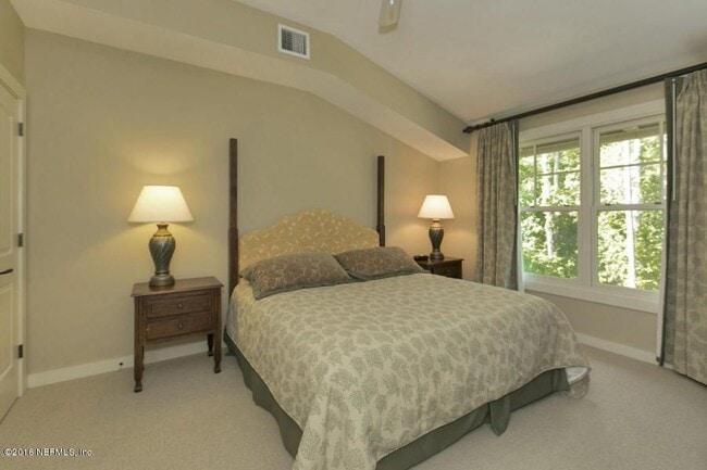 Foto del edificio - 965 Registry Blvd