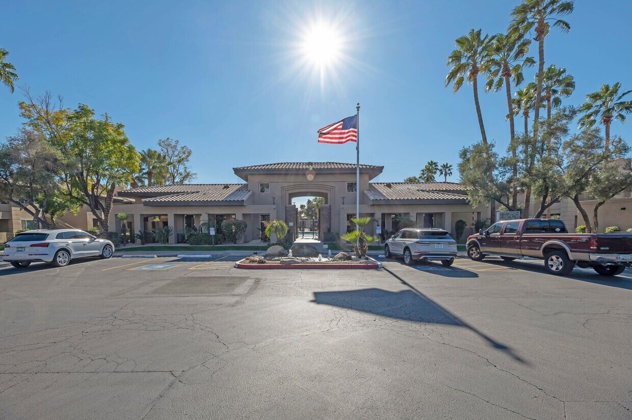 Upgraded first-floor condo in the sought-after Plaza Residences in Scottsdale! - Upgraded first-floor condo in the sought-after Plaza Residences in Scottsdale!