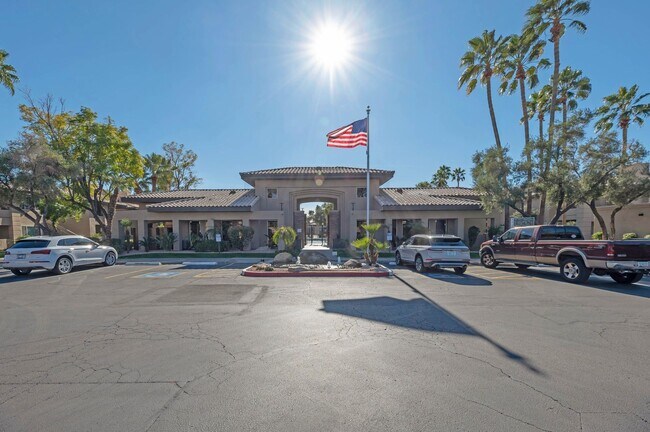 Foto del edificio - Upgraded first-floor condo in the sought-after Plaza Residences in Scottsdale!